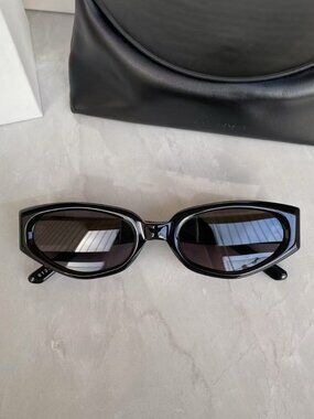Authentic Gentle Monster 0123 Black Angular Cat-Eye Sunglasses | Full Set